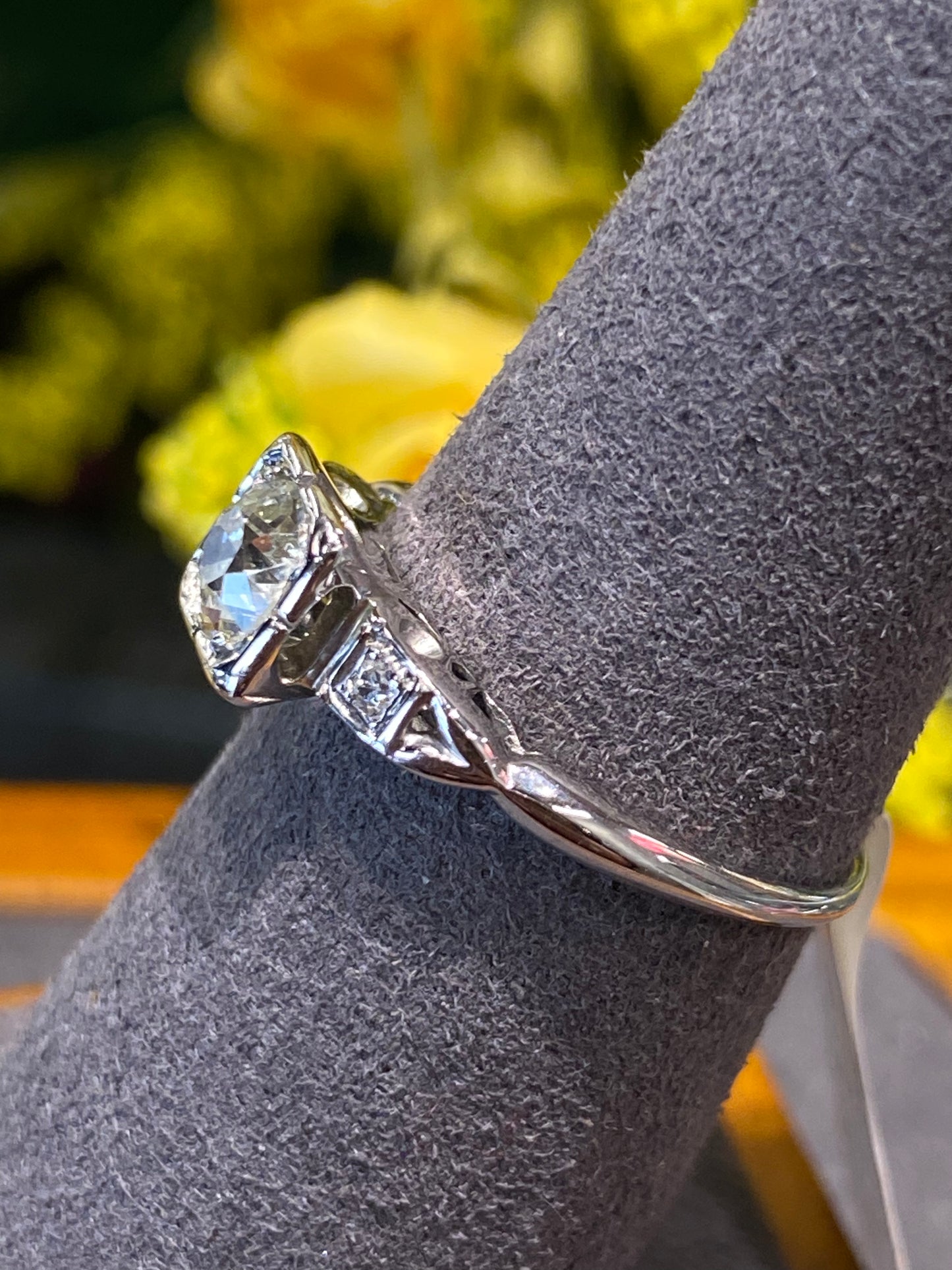 18k White Gold Engagement Ring